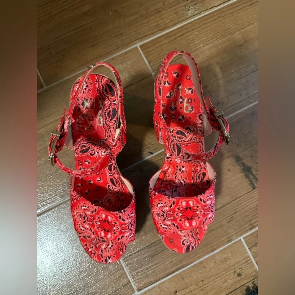 Red Bandana Print Platform Heels – Size 7.5 US – Bold & Retro Chic!